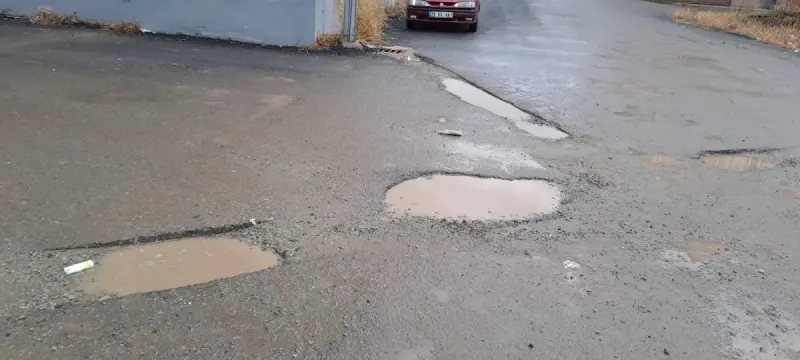 O esnada okukdan &ccedil;ikan &ccedil;ouklarin ilerlemeside m&uuml;mk&uuml;n olmuyor.